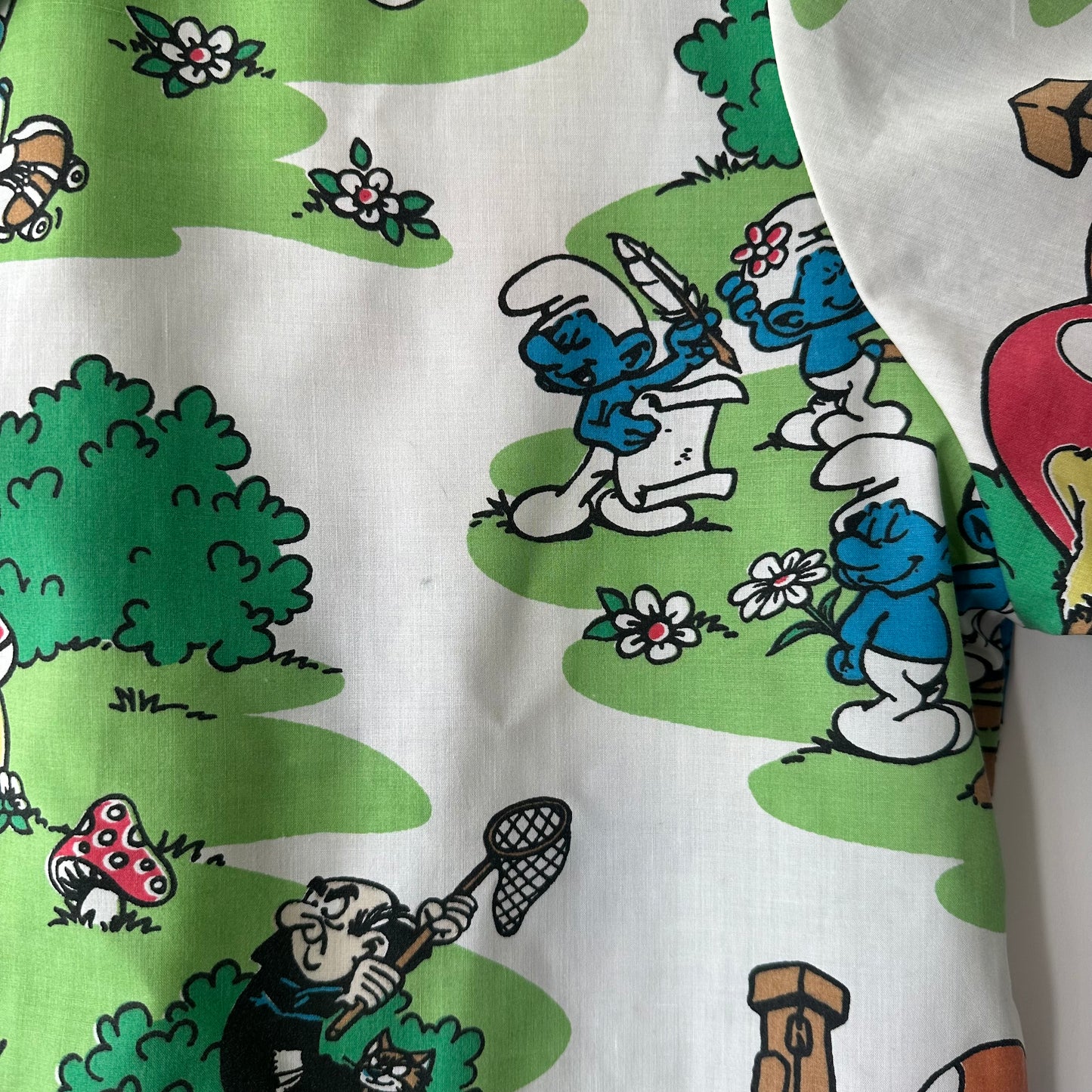 Camp shirt upcycled fr vintage Smurfs fabric - 2XL