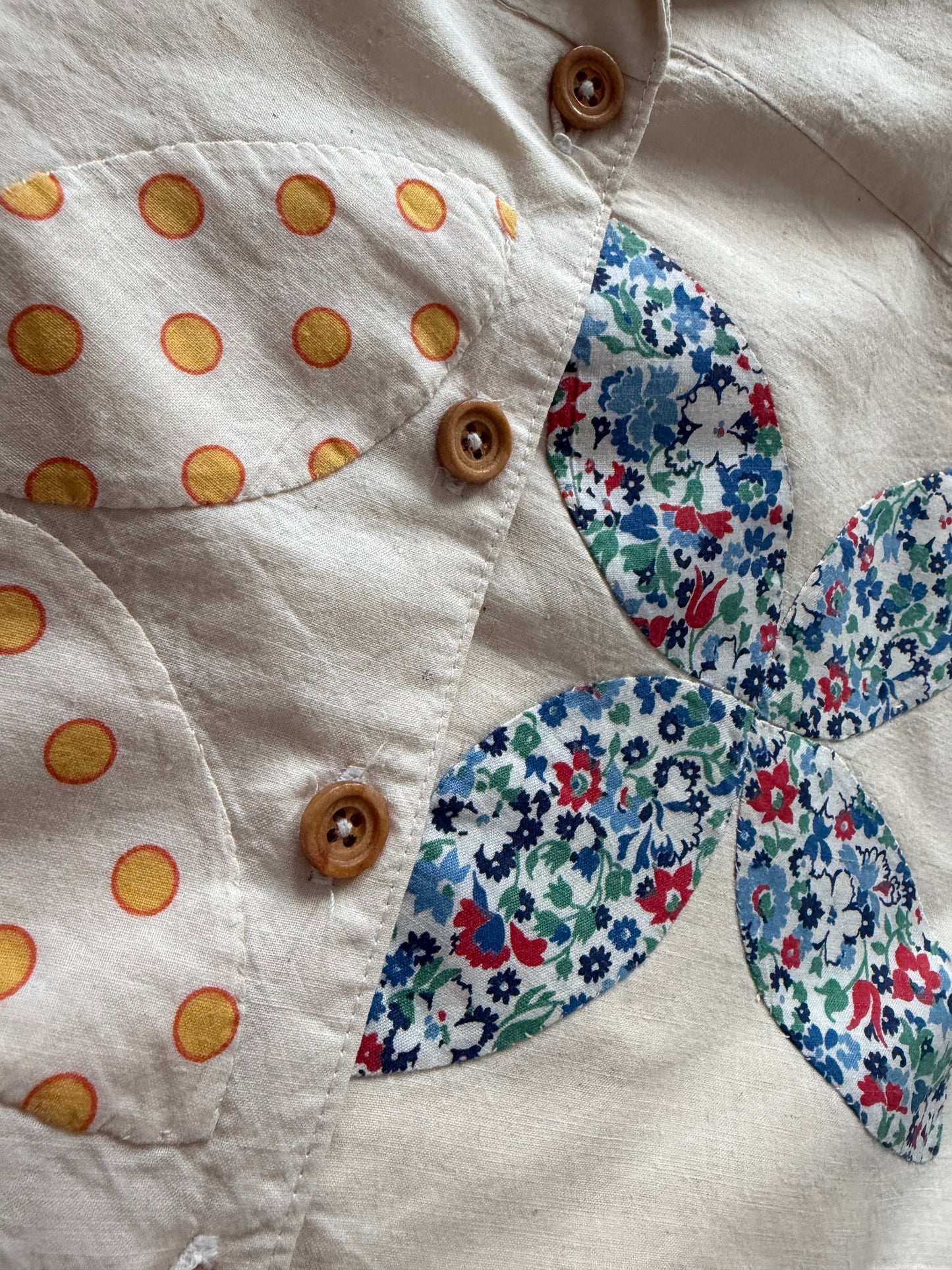 Appliqued flowers cropped camp shirt [XL]