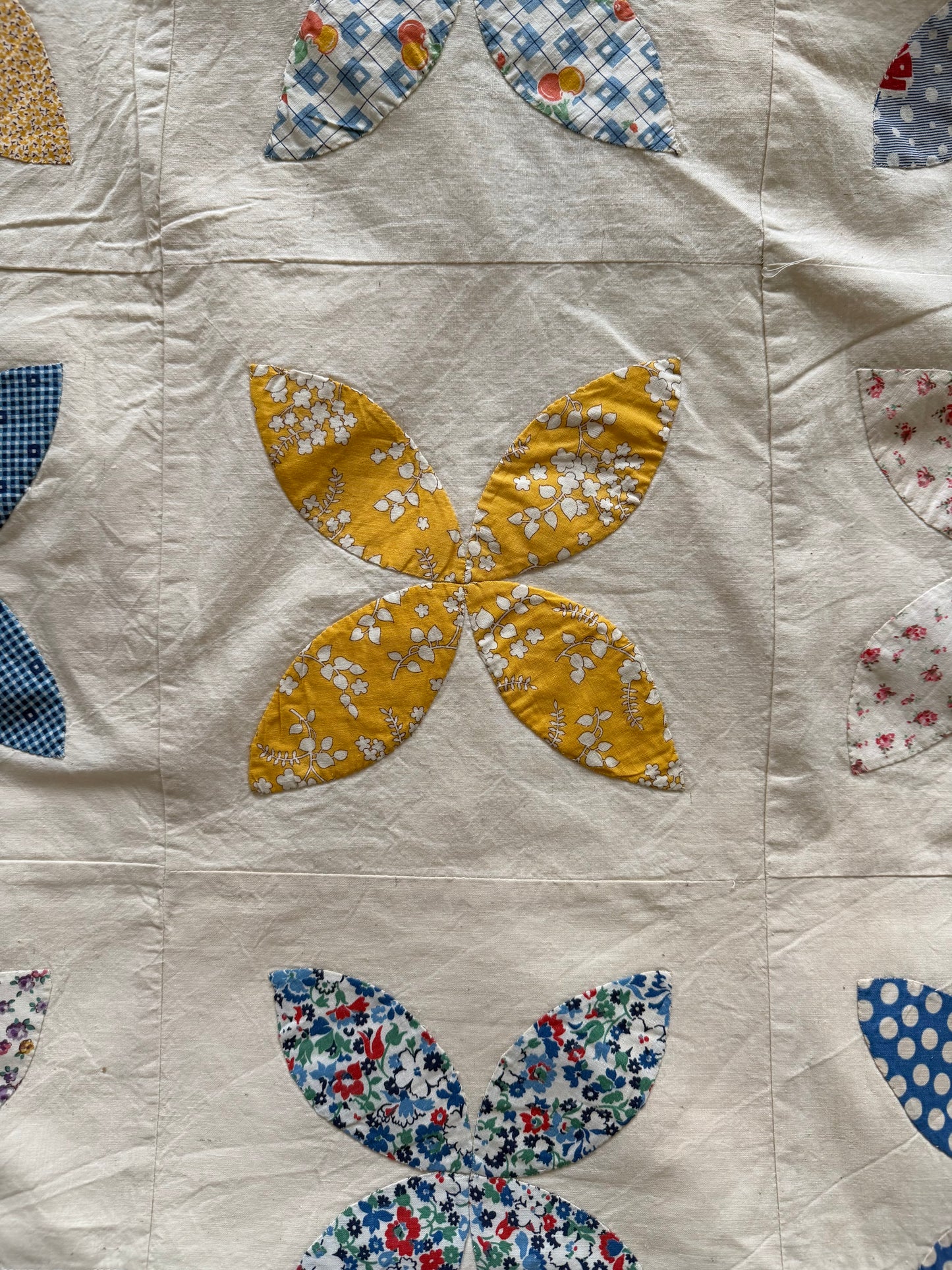 Appliqued flowers cropped camp shirt [XL]