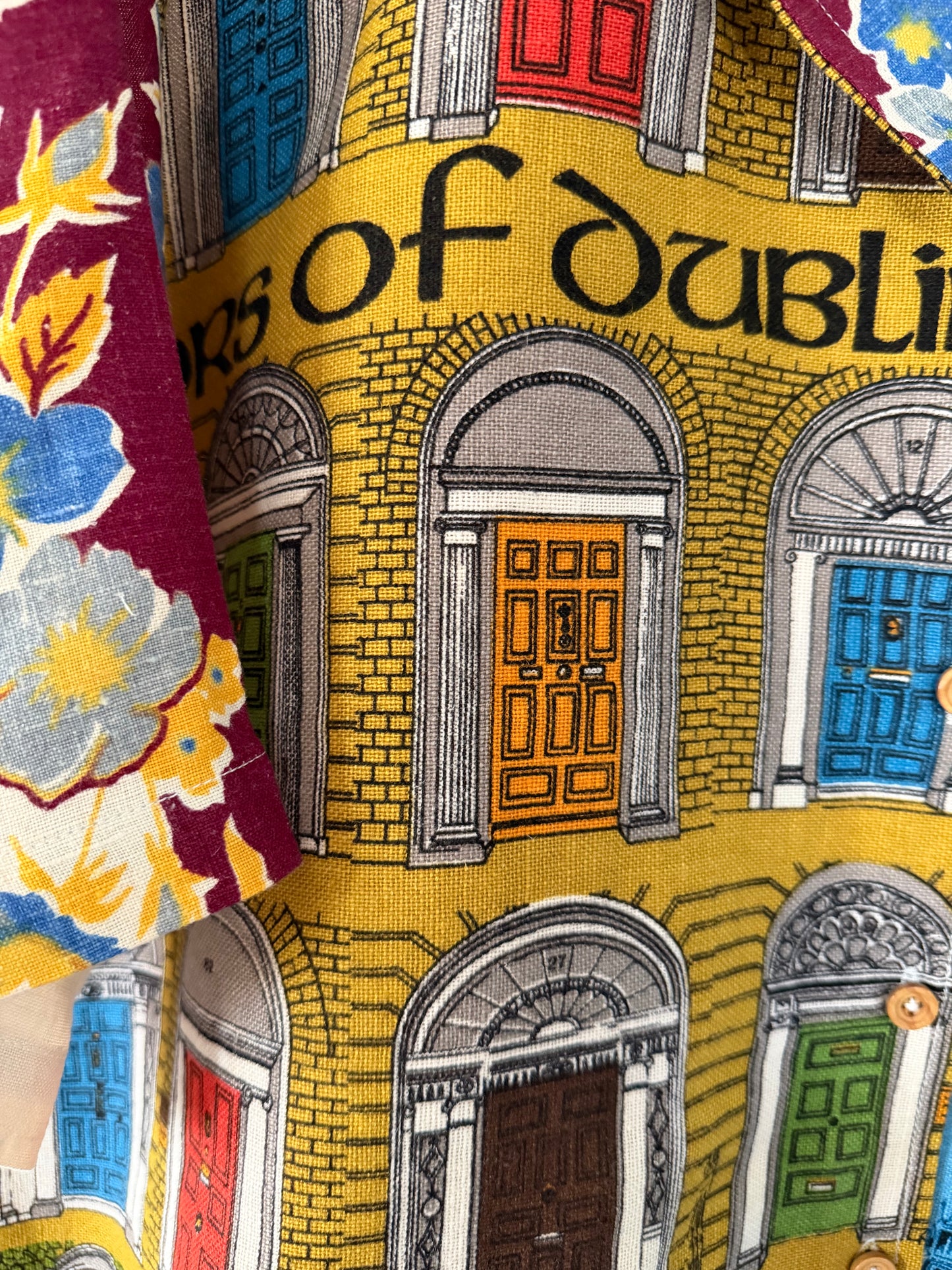 Doors of Dublin tea towel cropped camp shirt [XL]