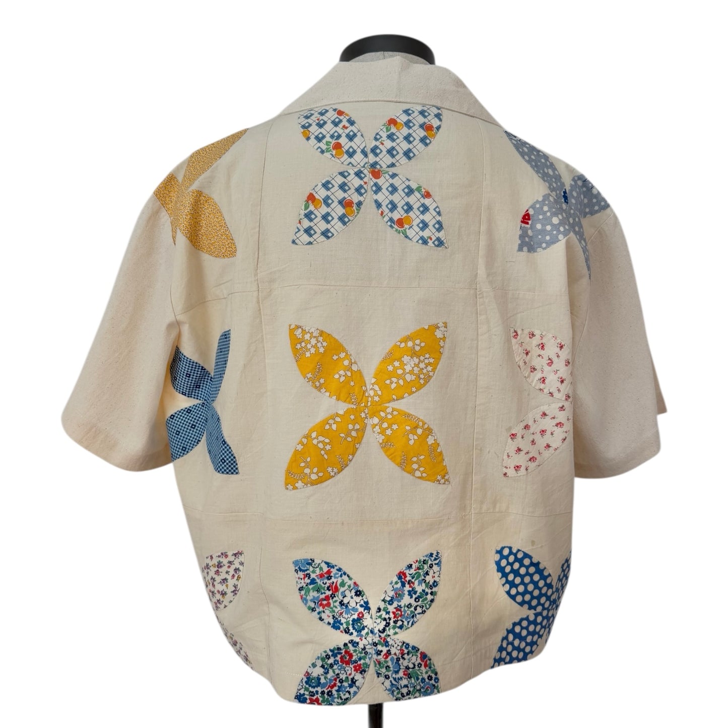 Appliqued flowers cropped camp shirt [XL]