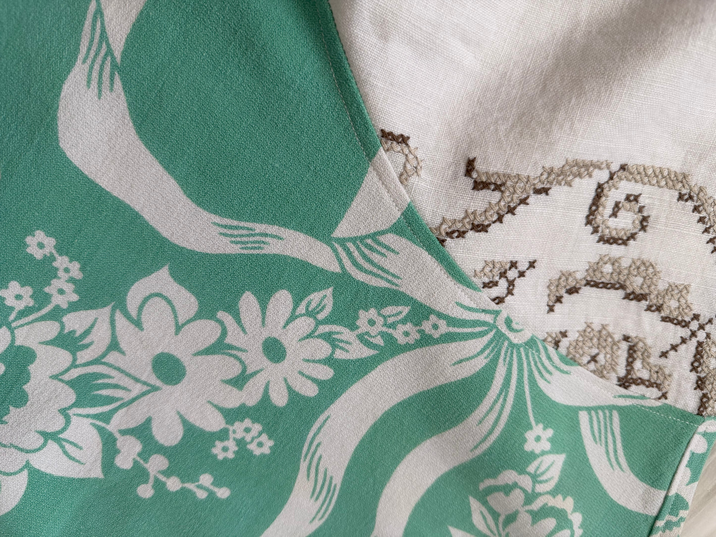 Bow tie cross-stitched cropped camp shirt [XL]