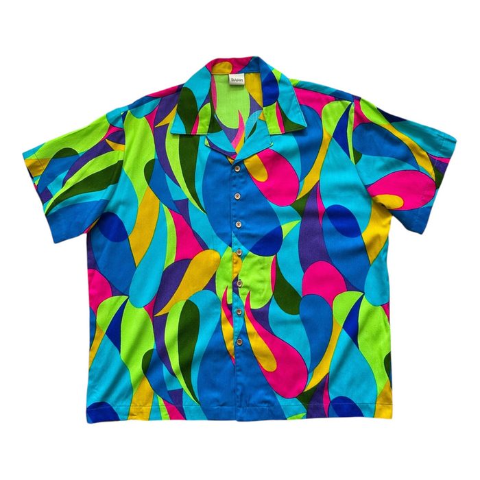 Camp shirt in a bold retro swirl print